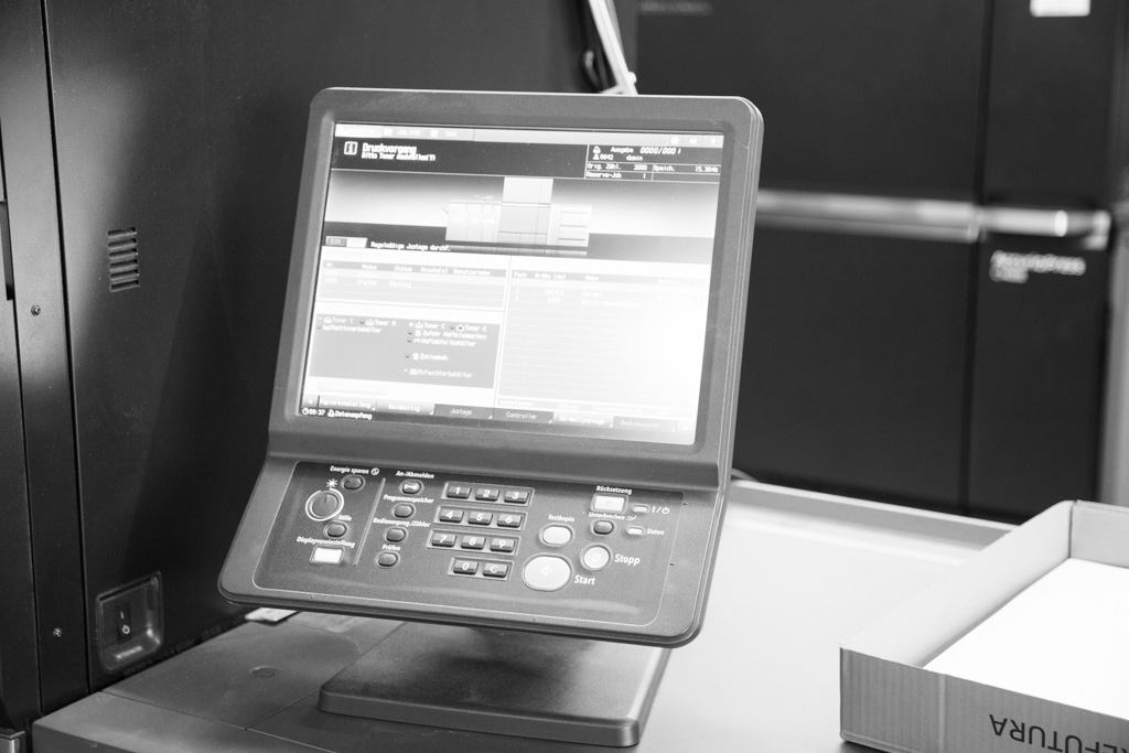 Bedienpanel eines Digitaldrucksystems in der Druckvorstufe