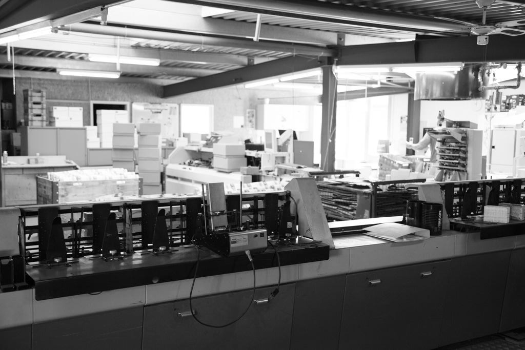 Lettershop-Halle mit Kuvertierlinien der Dataserv AG